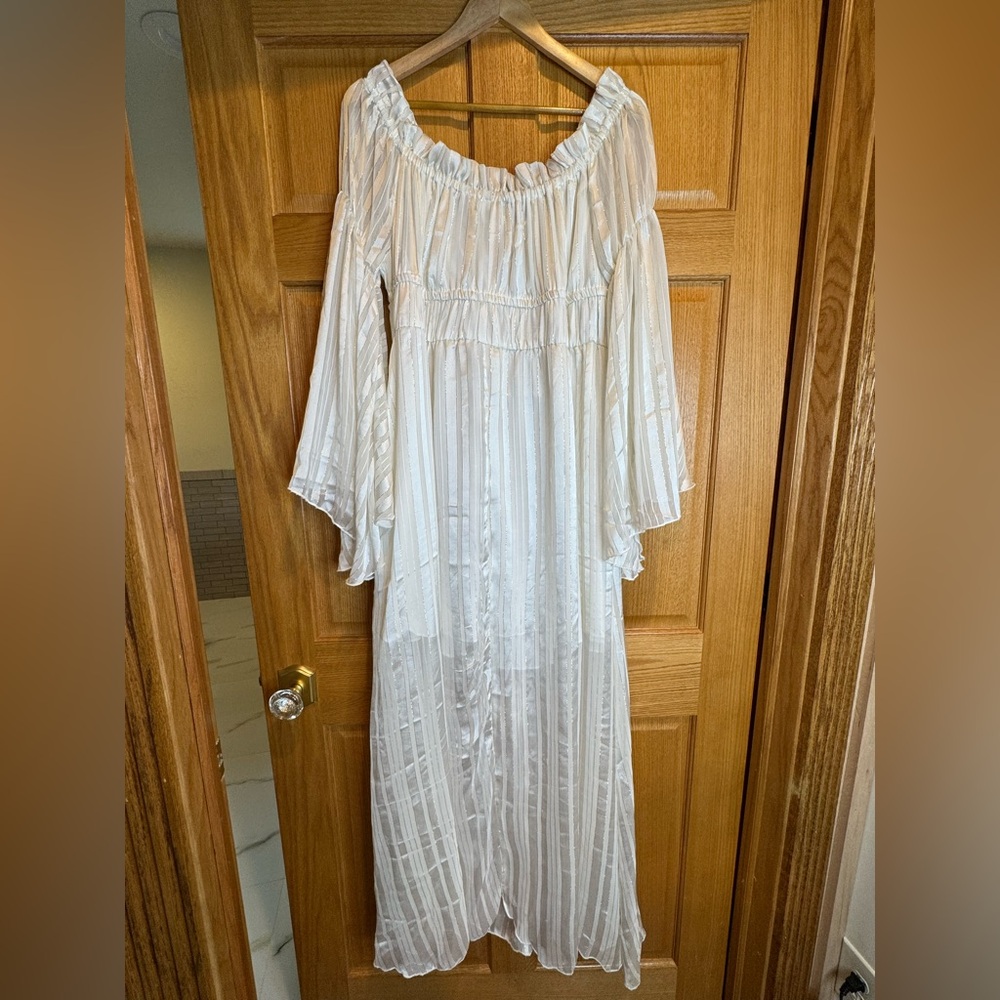 VENUS Elegant Off-Shoulder White Maxi Dress - Picture 13 of 16